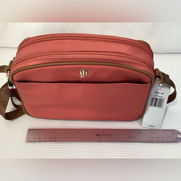 Tommy Hilfiger Purse Cross Body Color Salmon Zippers Multiple Pockets Te… - Picture 10 of 12